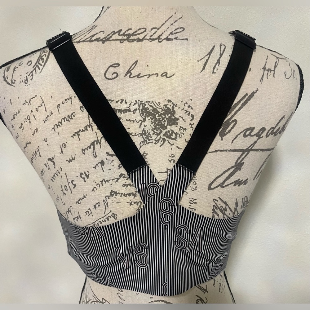 Victoria's Secret Black and White Striped Sports Bra NWOT - Picture 3 of 10